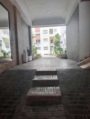 un bel appartement à côté de la corniche